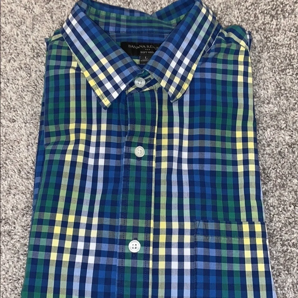 Banana Republic Men’s Soft Wash Button Down​